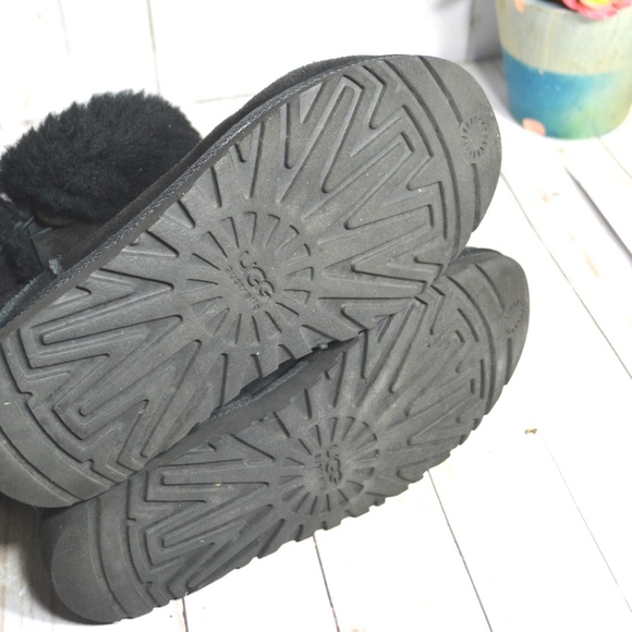 UGG Australia Womens Bailey Button BOOTS 5803 - Picture 5 of 6
